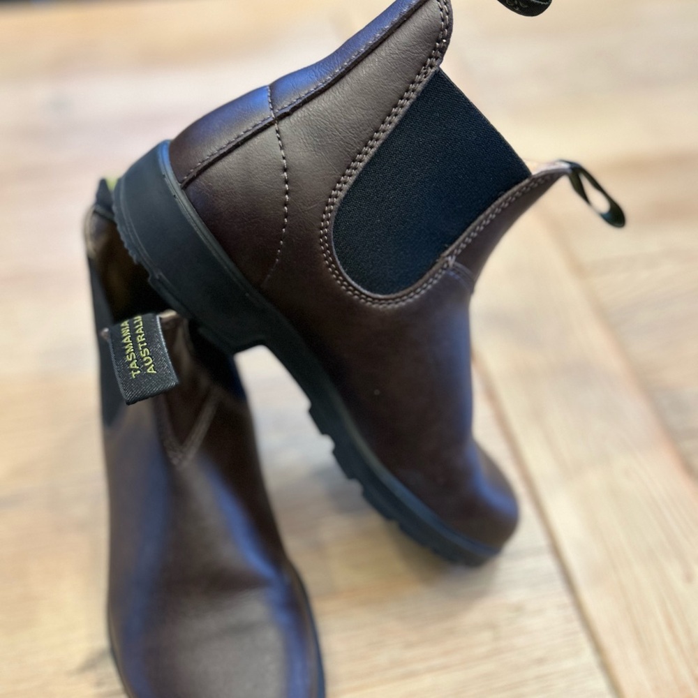 Blundstone Vegan Leather Chelsea Boot size 6 1/2 AUS 9.5 US Women’s 7 1/2 Men’s
